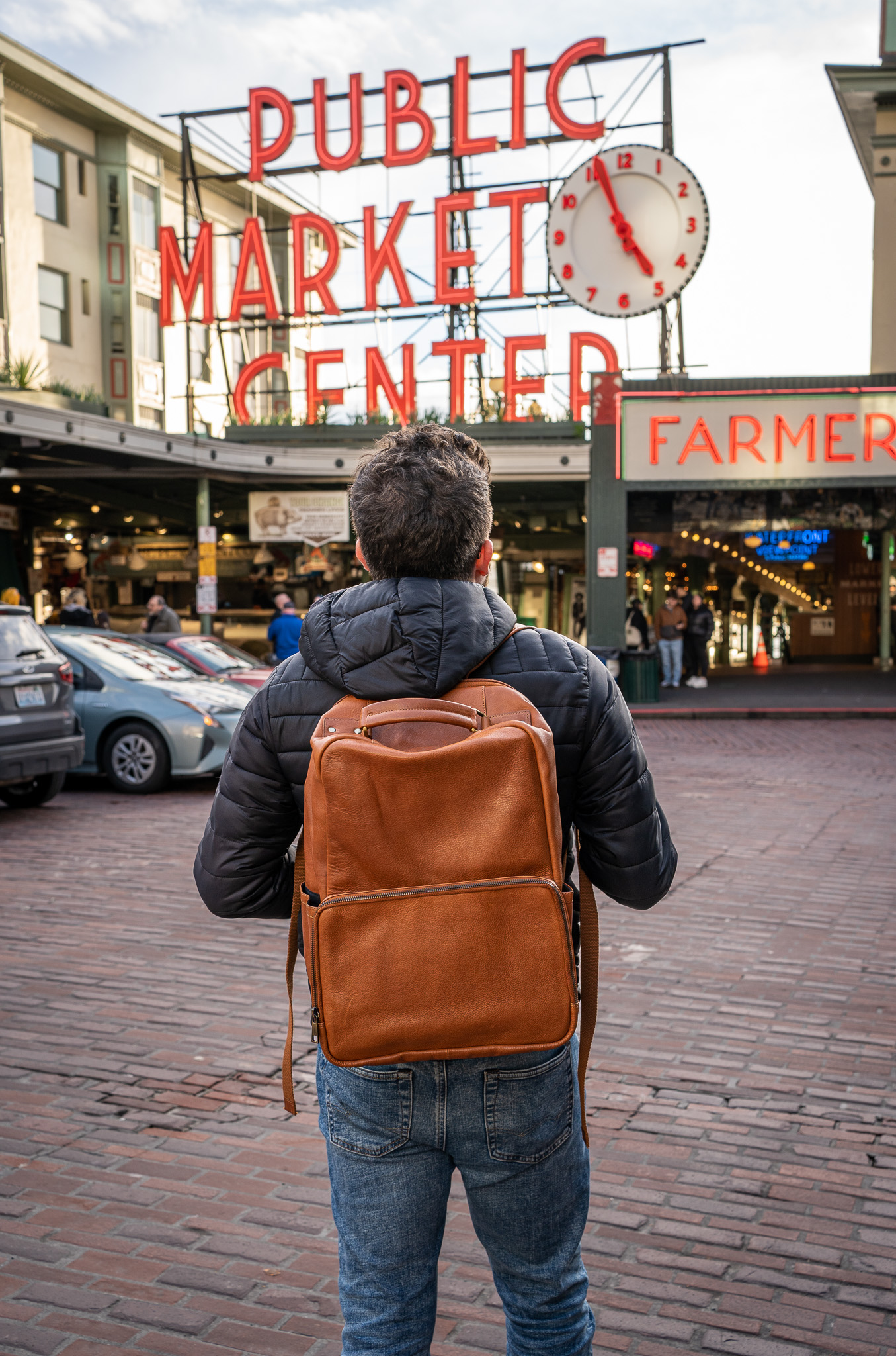 Kodiak Leather Huslia Backpack Review back Pike Place Public Market Seattle WA Javier Ignacio Espinoza Haussmann
