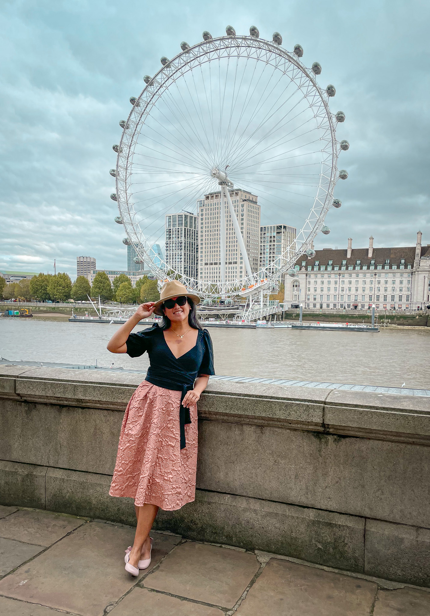 London Eye Ferris Wheel Chicwish Skirt Oka-b Ballerina Flats Furtalk Straw Fedora hat