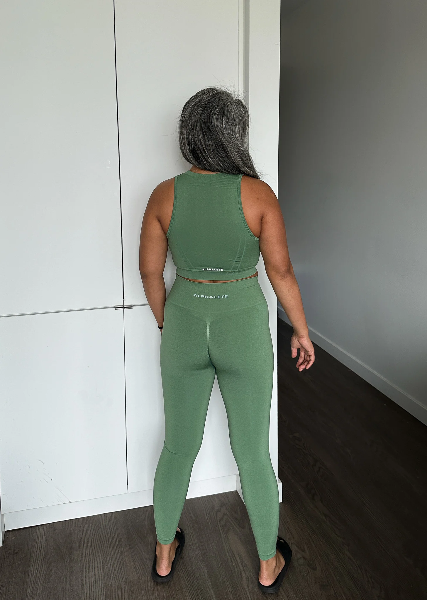 Alphalete Review Amplify Leggings Stratus Crop Tank Jade set back