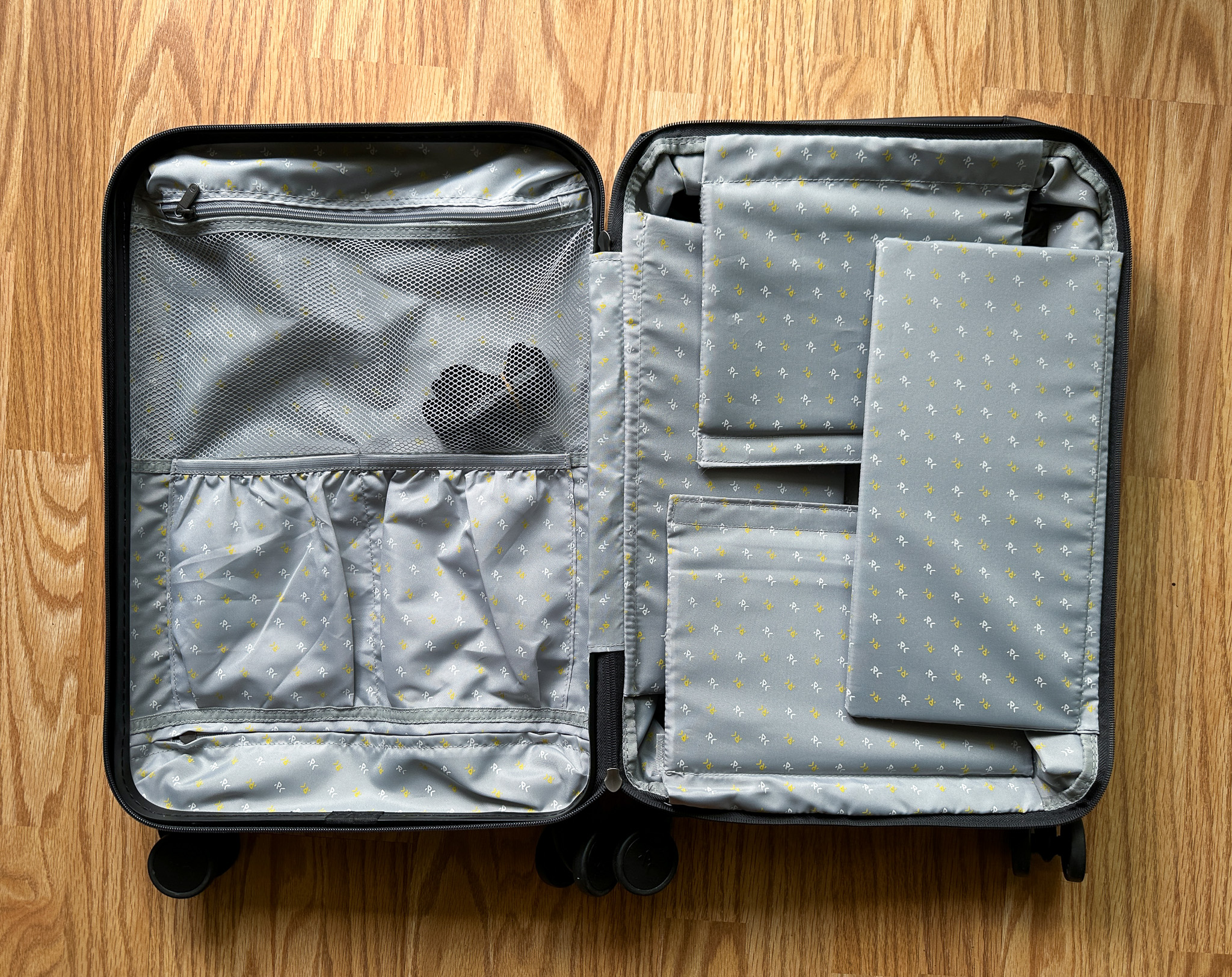 Rollink Review Carry On Suitcase Travel Gear open flat