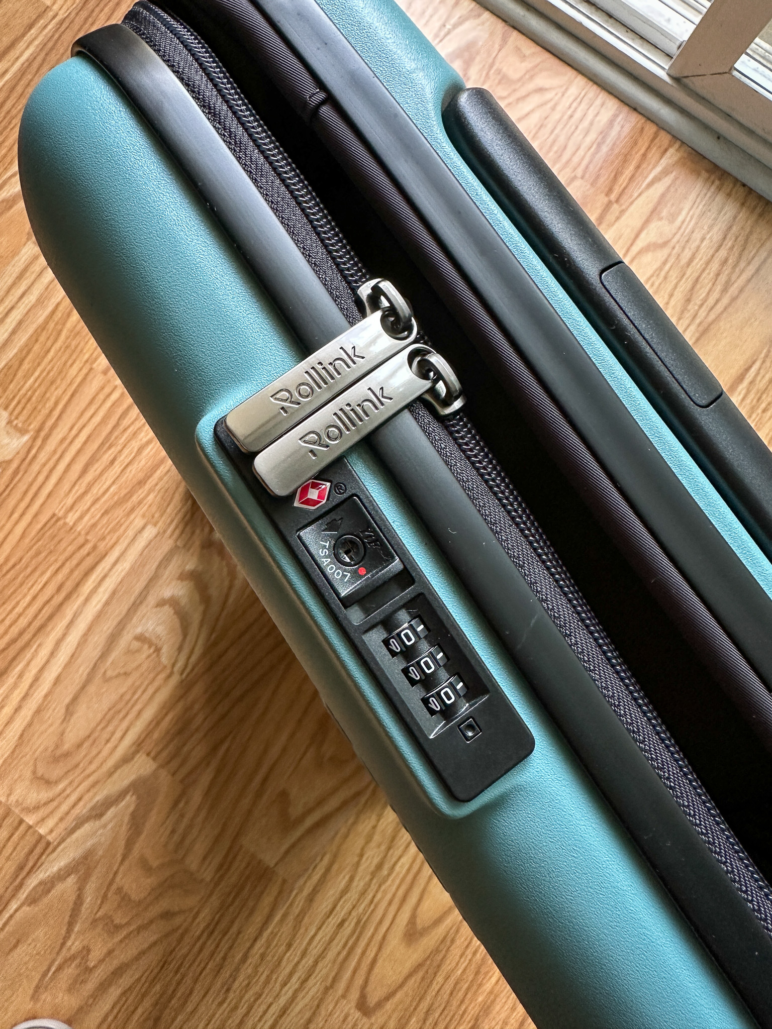 Rollink Review Carry On Suitcase Travel Gear tsa approved locks