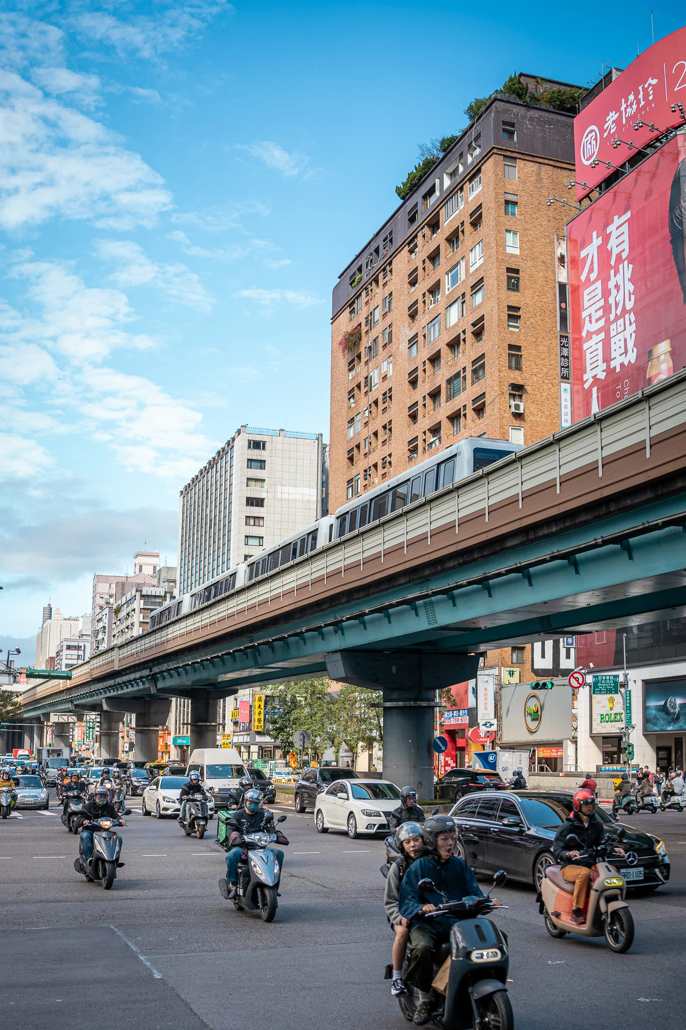 train rail in taipei taiwan