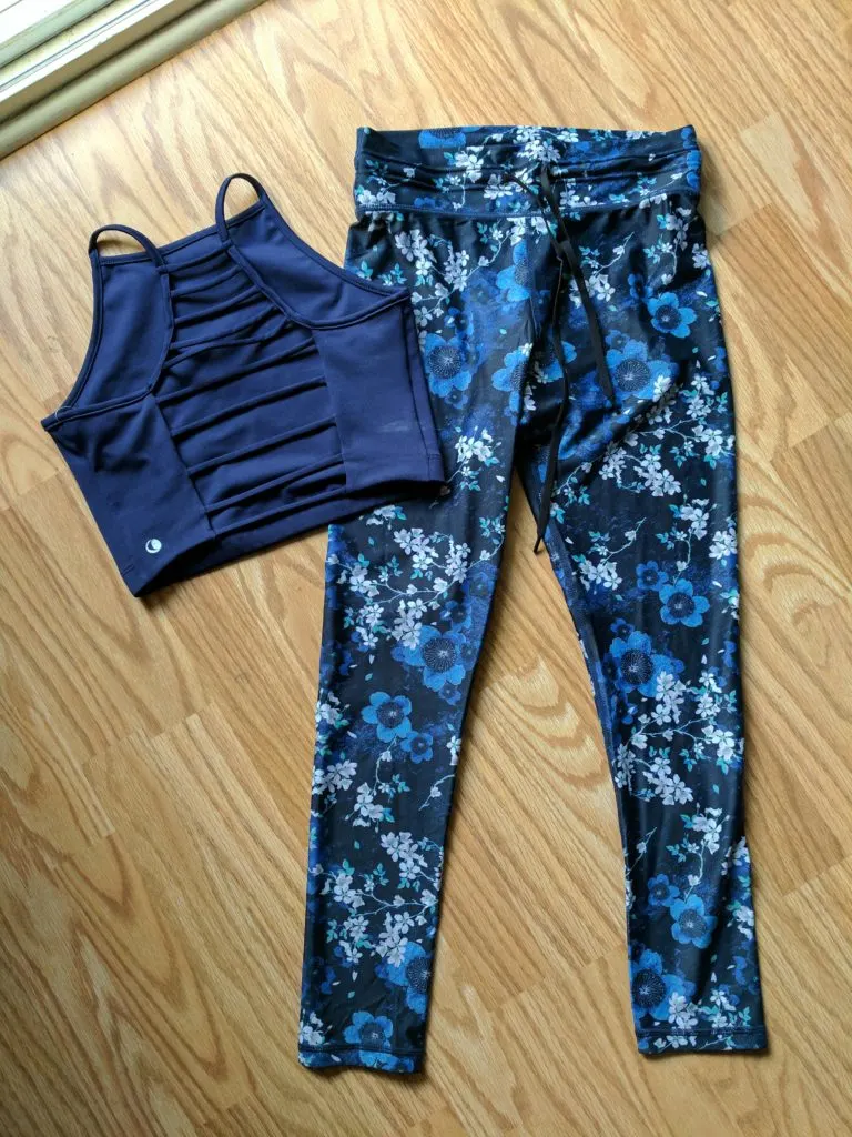 The UPSIDE Review: Cherry Blossom Midi Leggings - Schimiggy Reviews