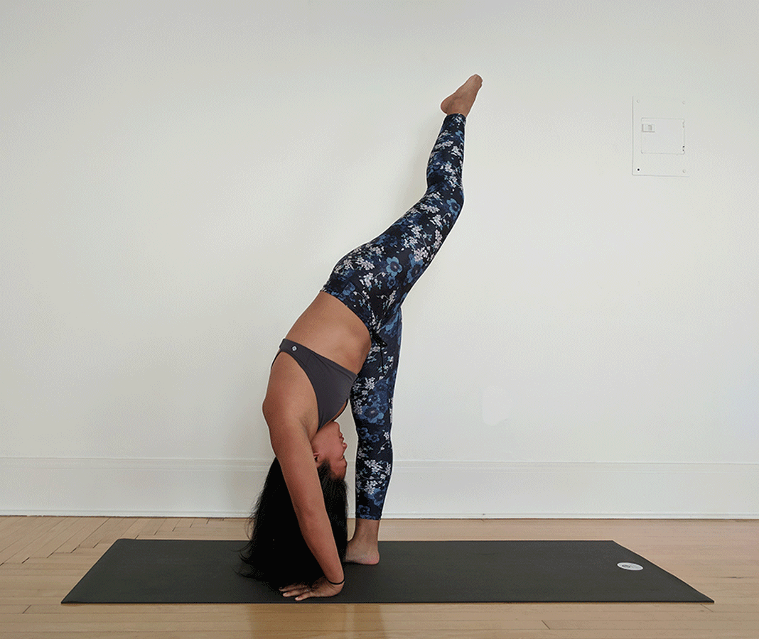 upside-midi-cherry-blossom-leggings-review-schimigg-yoga-poses