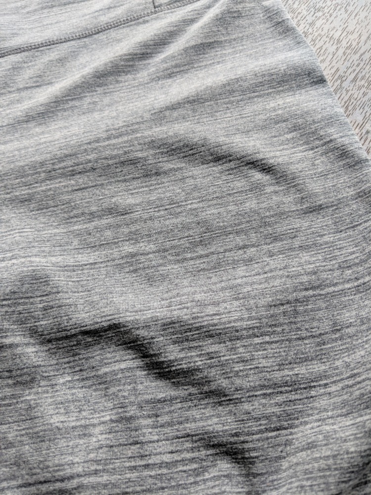 Manduka Essential Leggings - Heather Fabric Detail