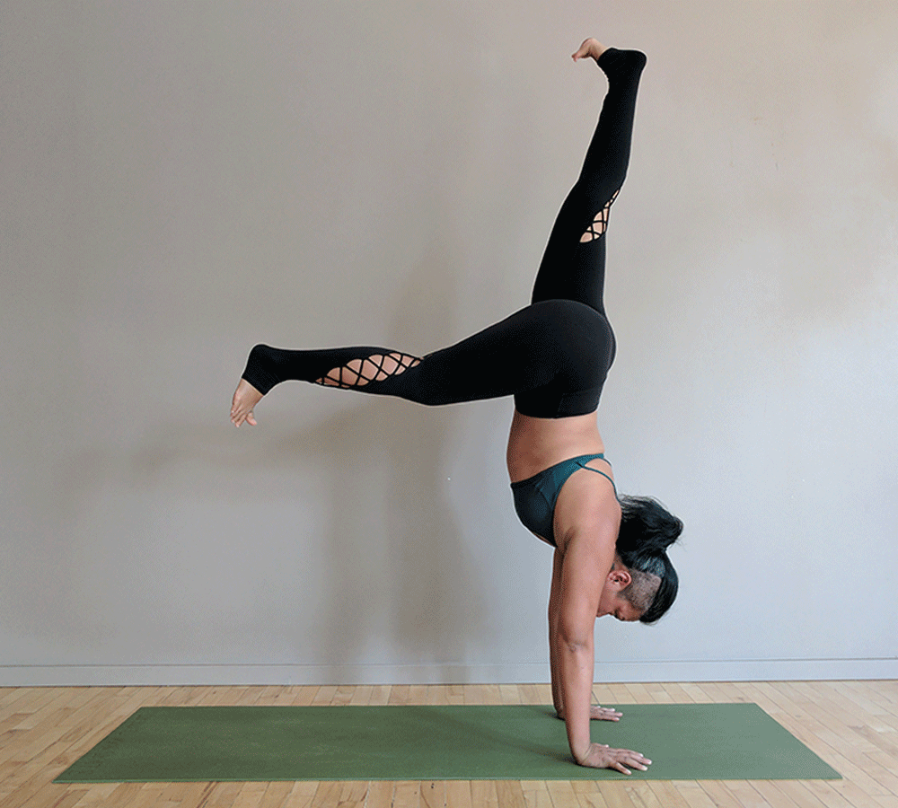 ALO Yoga Review: Wearing lululemon Free to Be Zen bra and ALO Yoga Entwined Leggings.
