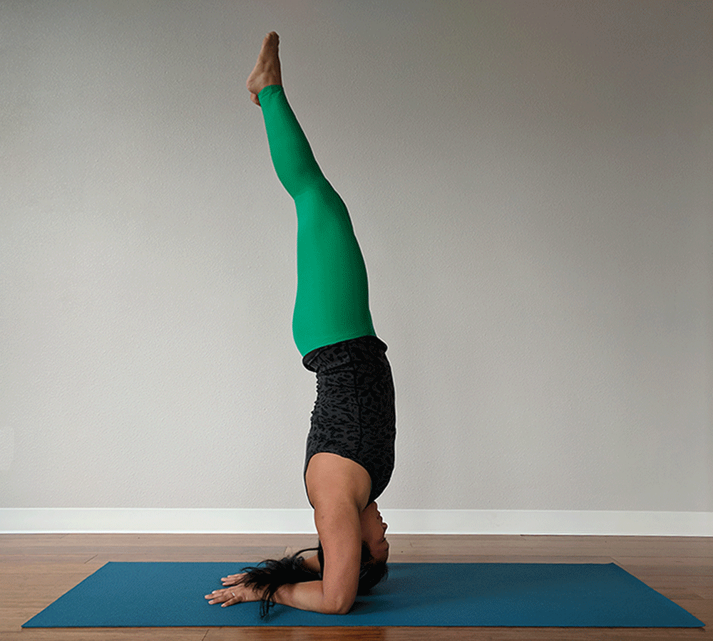 liquido-review-kelly-green-leggings-schimiggy-yoga-poses