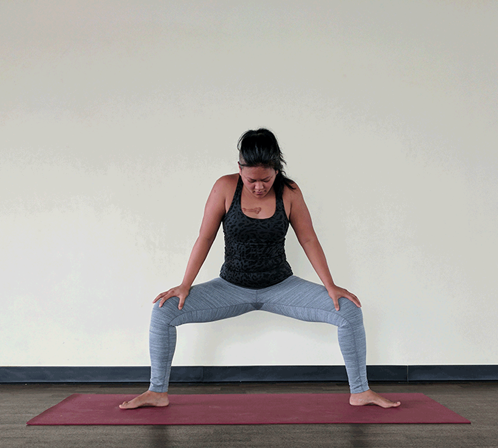 manduka-review-essential-leggings-grey-schimiggy-yoga-poses