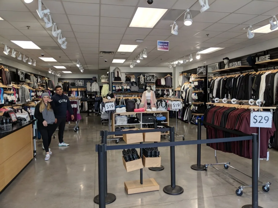 Great selection & deals at Glendale AZ outlet! : r/lululemon