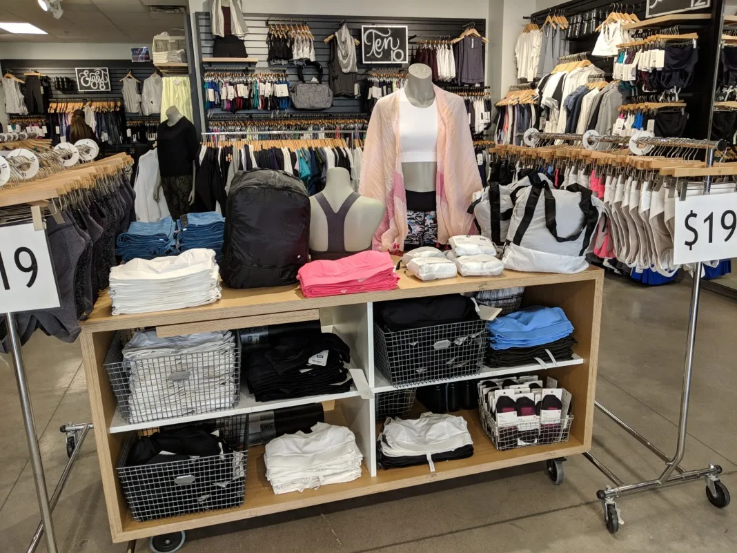 My Visit to the Glendale AZ lululemon Outlet (Dec 2017