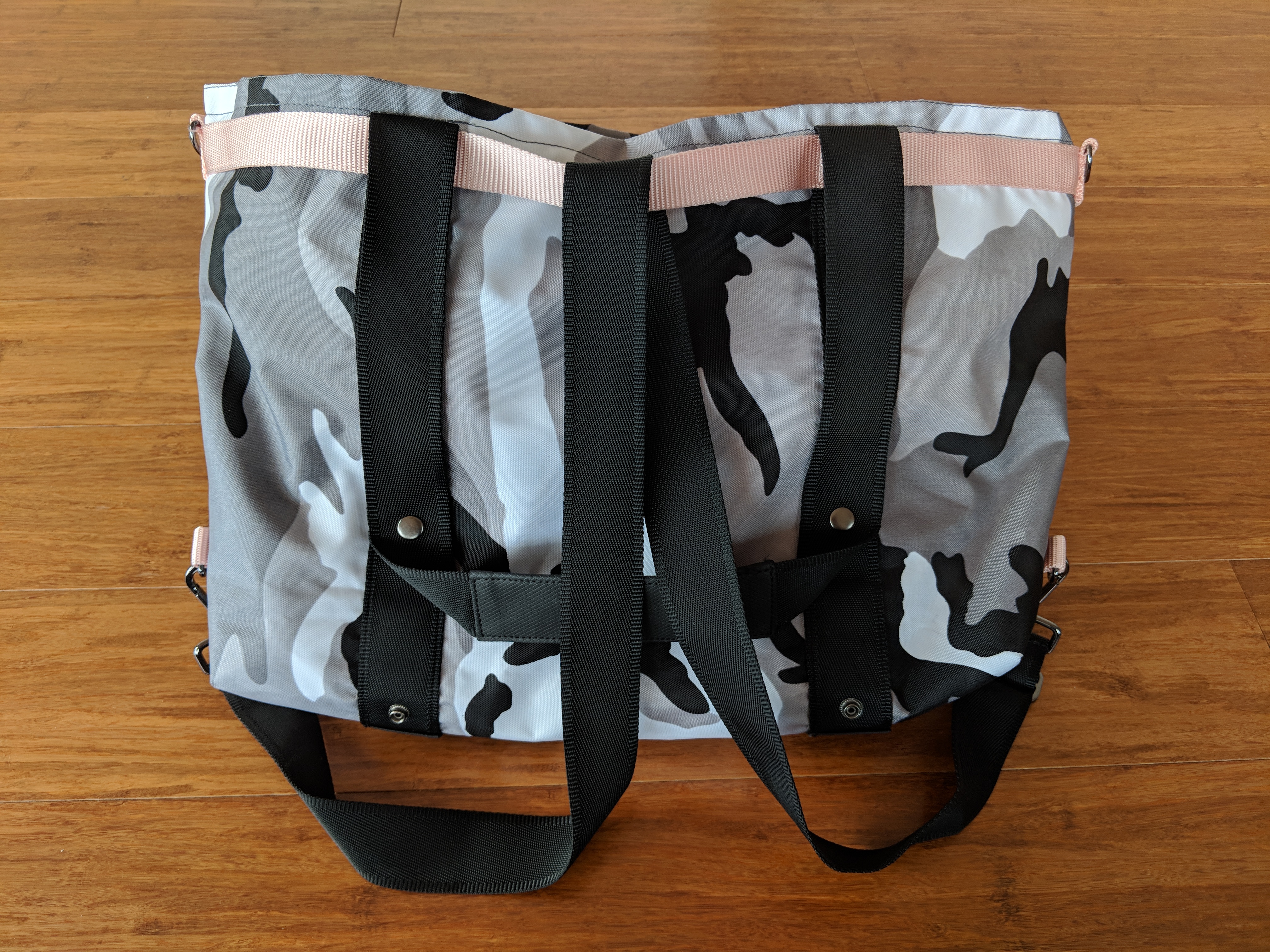 Andi Bag Review: Winter Camo and Quartz Pink backpack transformation