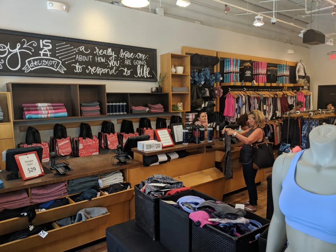 woodbury commons lululemon