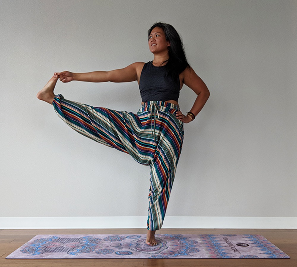 Schimiggy Reviews | Yoga Pose Library | Extended Hand to Foot Pose or Utthita Hasta Padangustasana