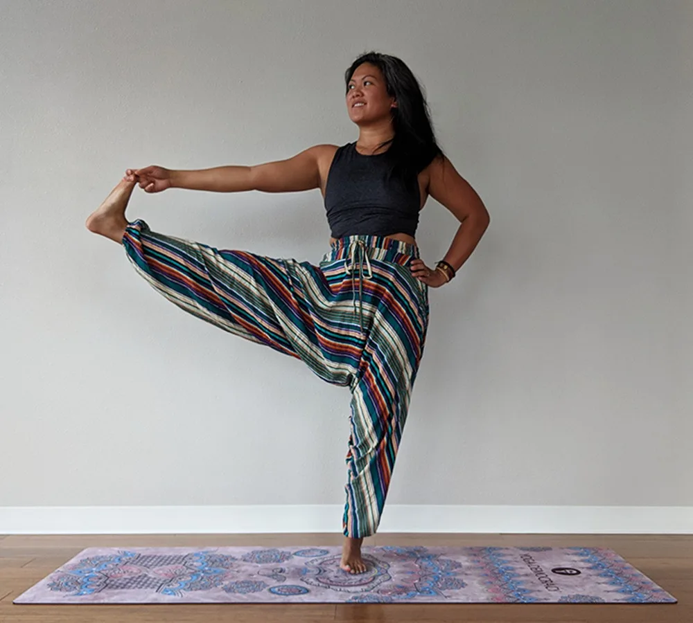 Schimiggy Reviews | Yoga Pose Library | Extended Hand to Foot Pose or Utthita Hasta Padangustasana