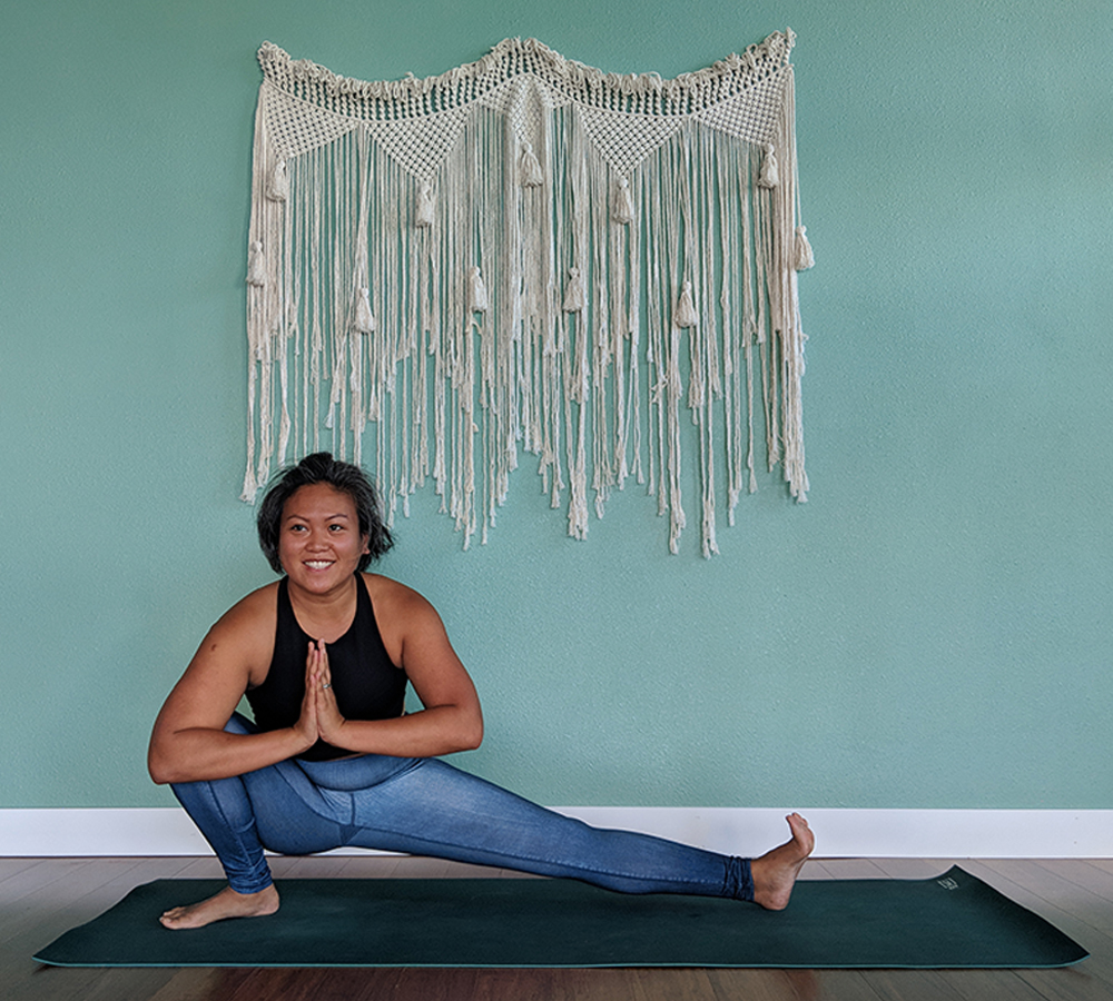 Schimiggy Reviews | Yoga Pose Library | Side Lunge Pose or Skandasana