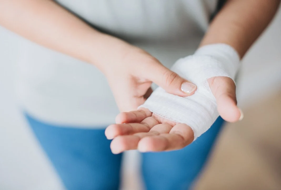 yoga wrist pain bandage wrap prevent injury