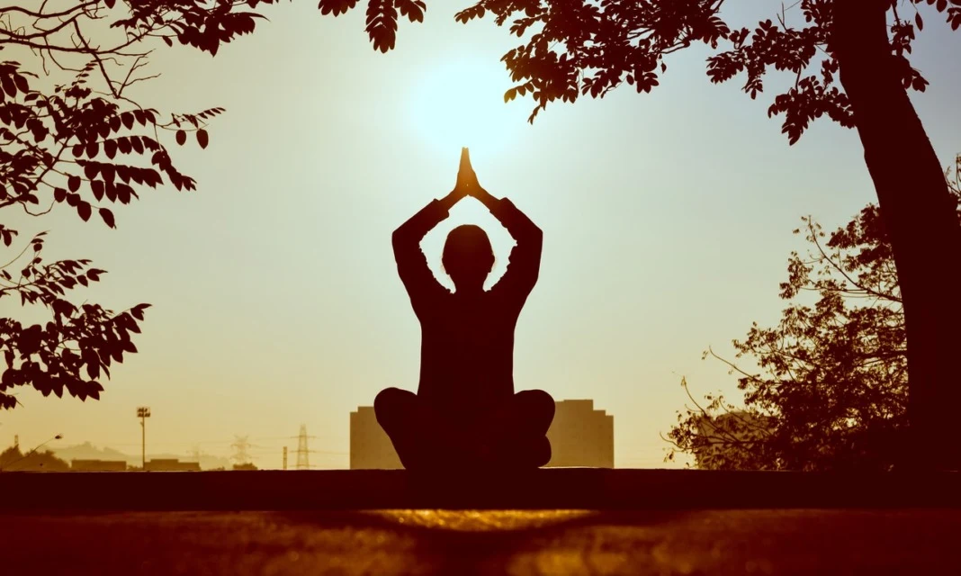 yoga pose sukhasana easy post seat namaste anjali mudra above head meditation