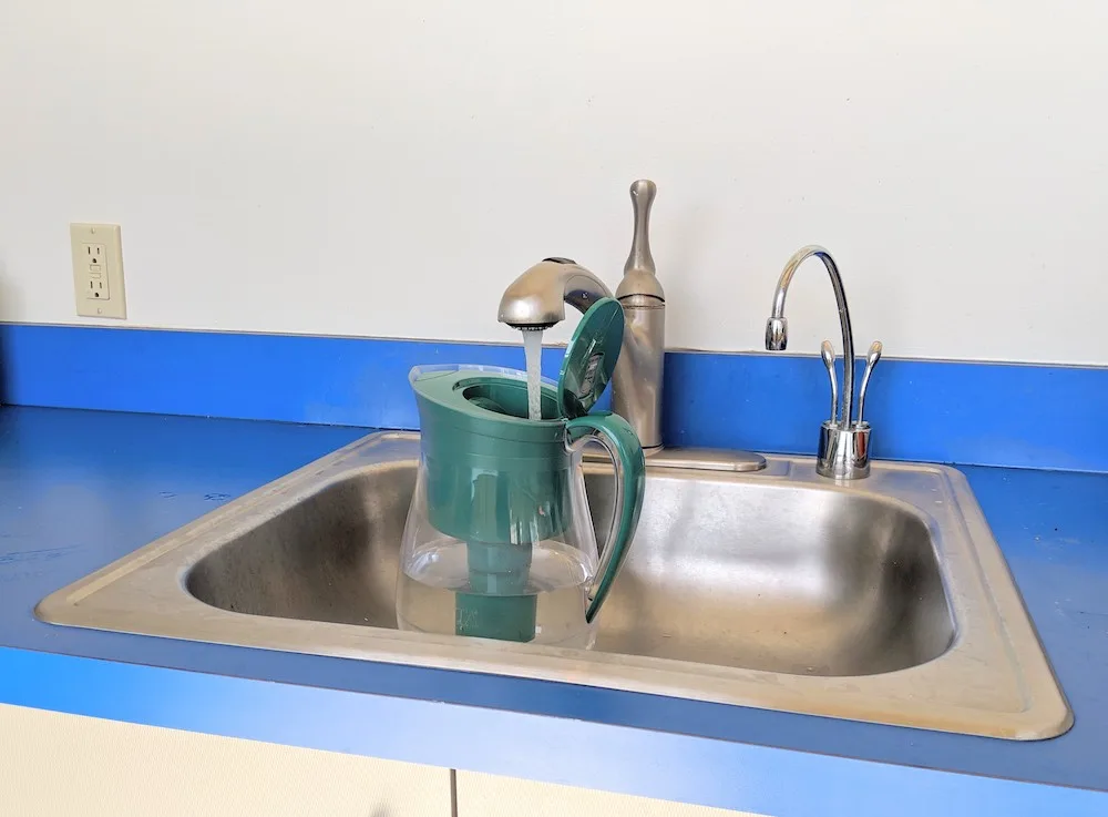 how to fill brita water filter in sink