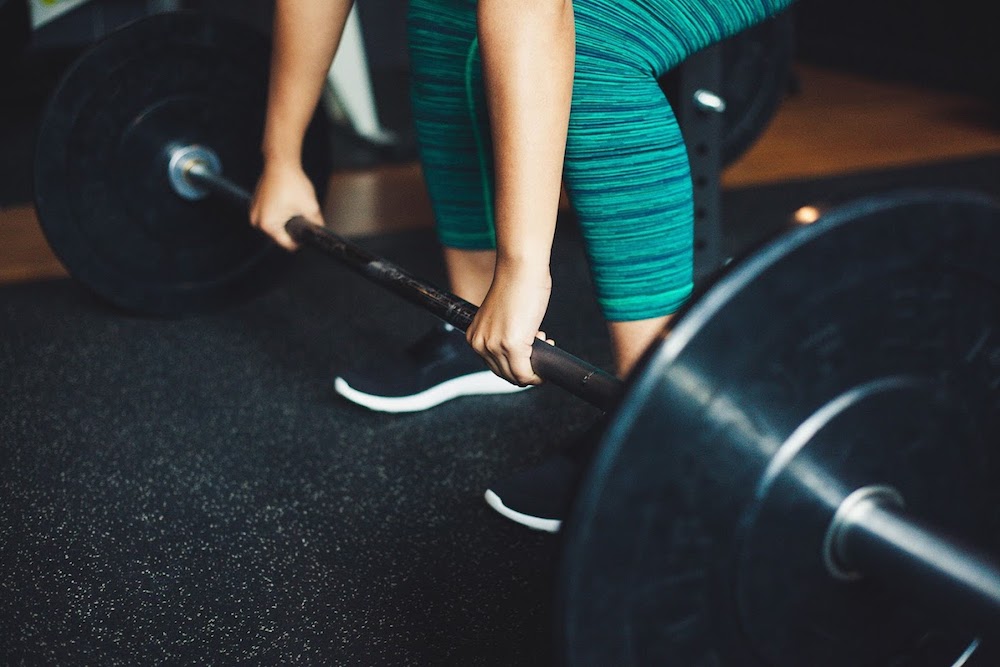 alex tran lifting weights in lululemon leggings and apl shoes