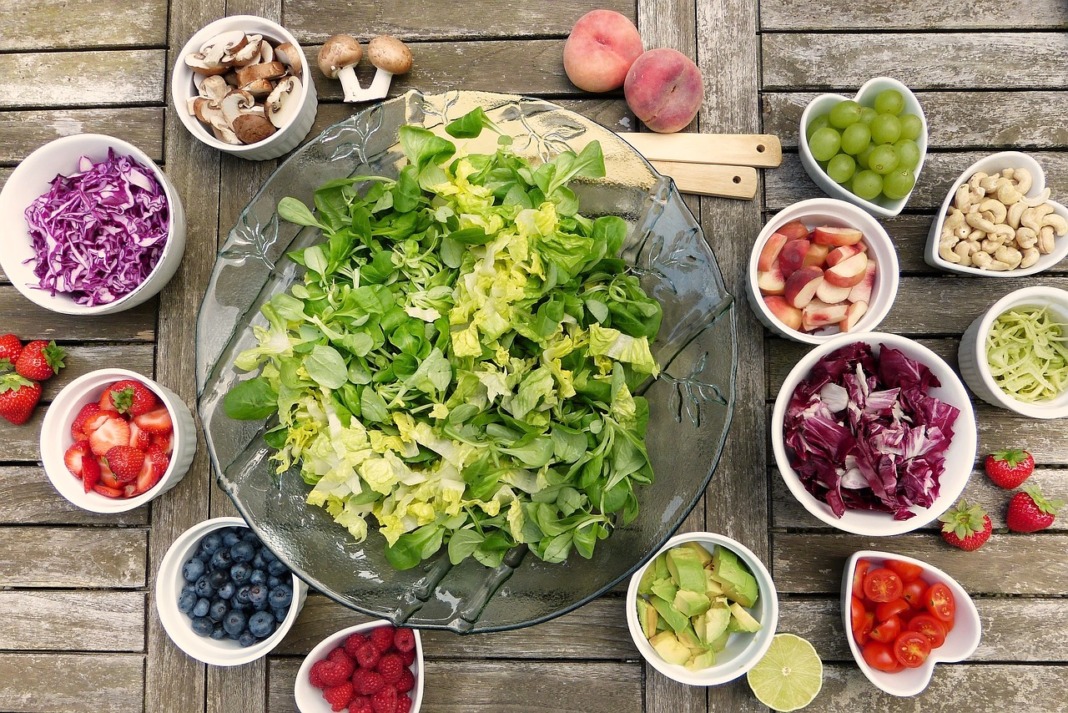 healthy green salad should be part of every meal