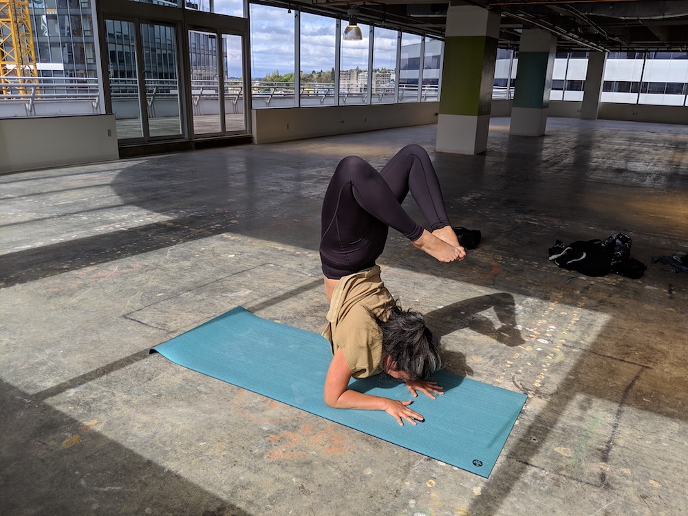 manduka yoga mat vie active leggings review