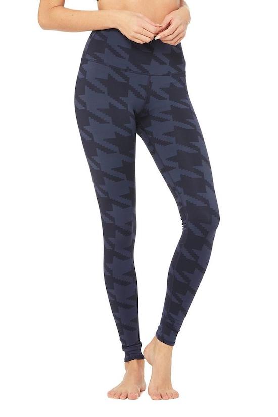 alo-yoga navy-airbrush leggings-activewear-bottoms