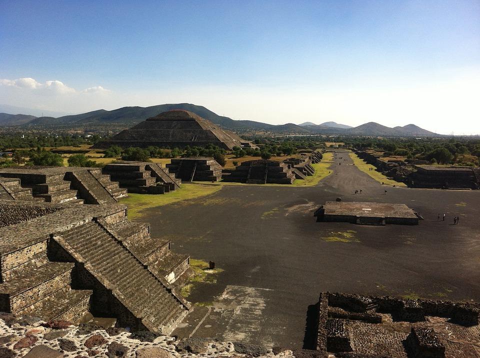 pyramid of the sun things to do in mexico