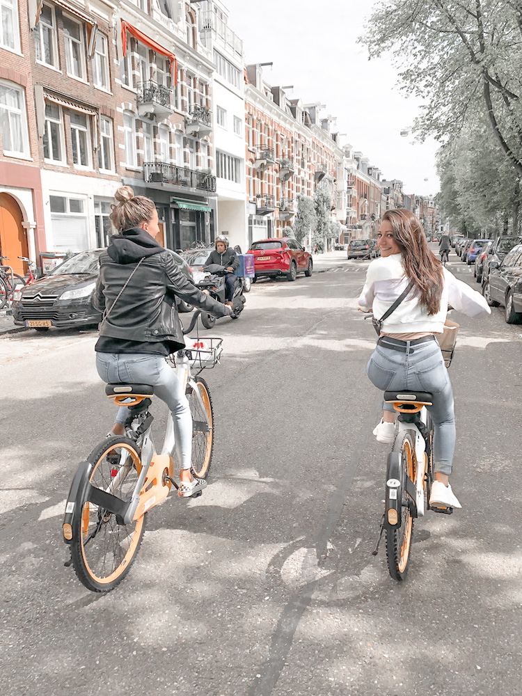 renting bikes in amsterdam