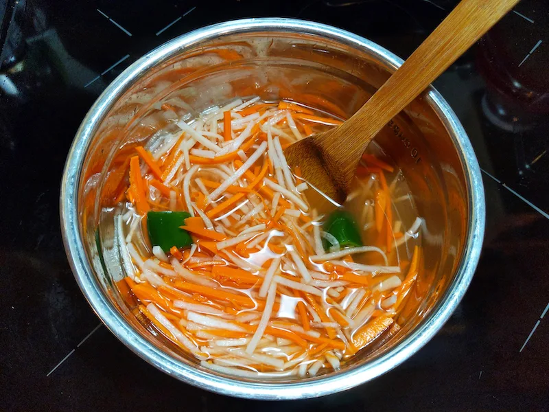Vietnamese-Daikon-and-Radish-Pickle-Do-Chua-recipe