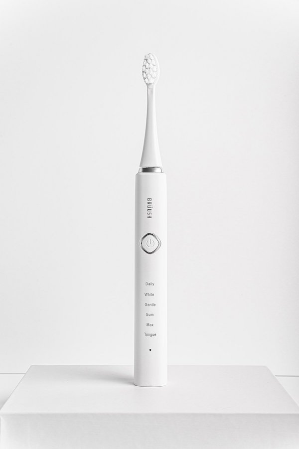 Bruush Electric Toothbrush in White
