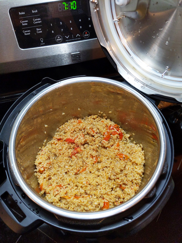 Instant Pot garlic tomato brown rice recipe | Schimiggy Reviews