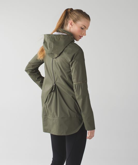 lululemon Fo Drizzle Jacket in Green Back