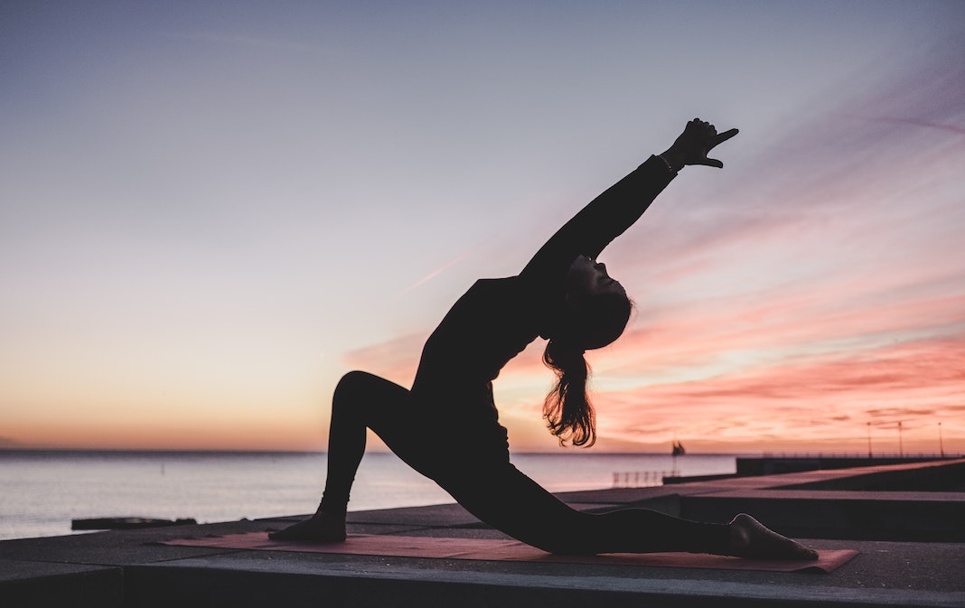 woman doing yoga anjaneyasana crescent lunge pose