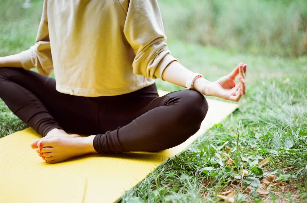 benefits of outdoor yoga practice