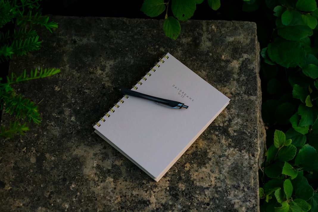 How to start writing a journal to reflect and manifest your goals and dreams