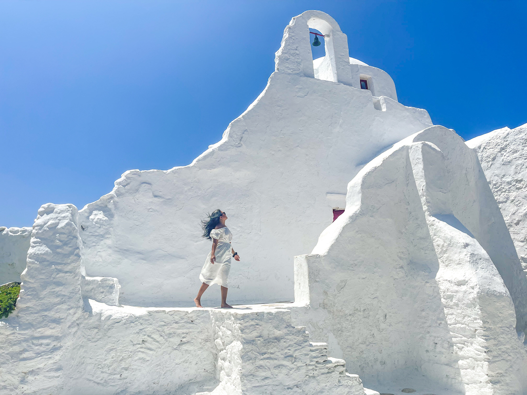 greece white dress outfit at paraportiani church in Mykonos