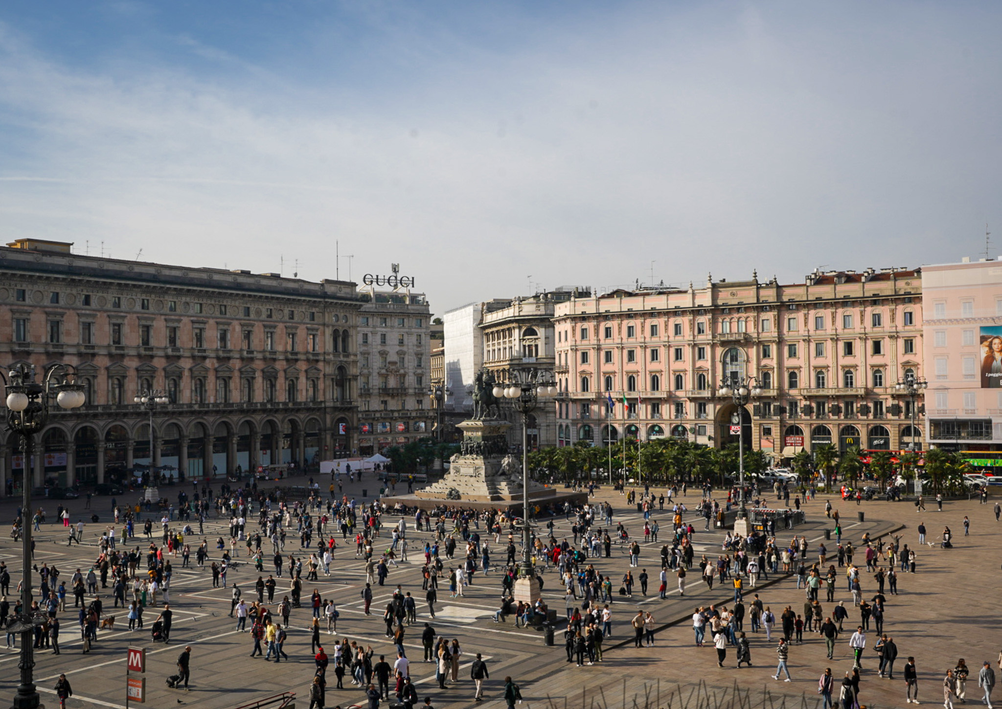 How to get to Louis Vuitton in Napoli by Bus, Metro or Train?