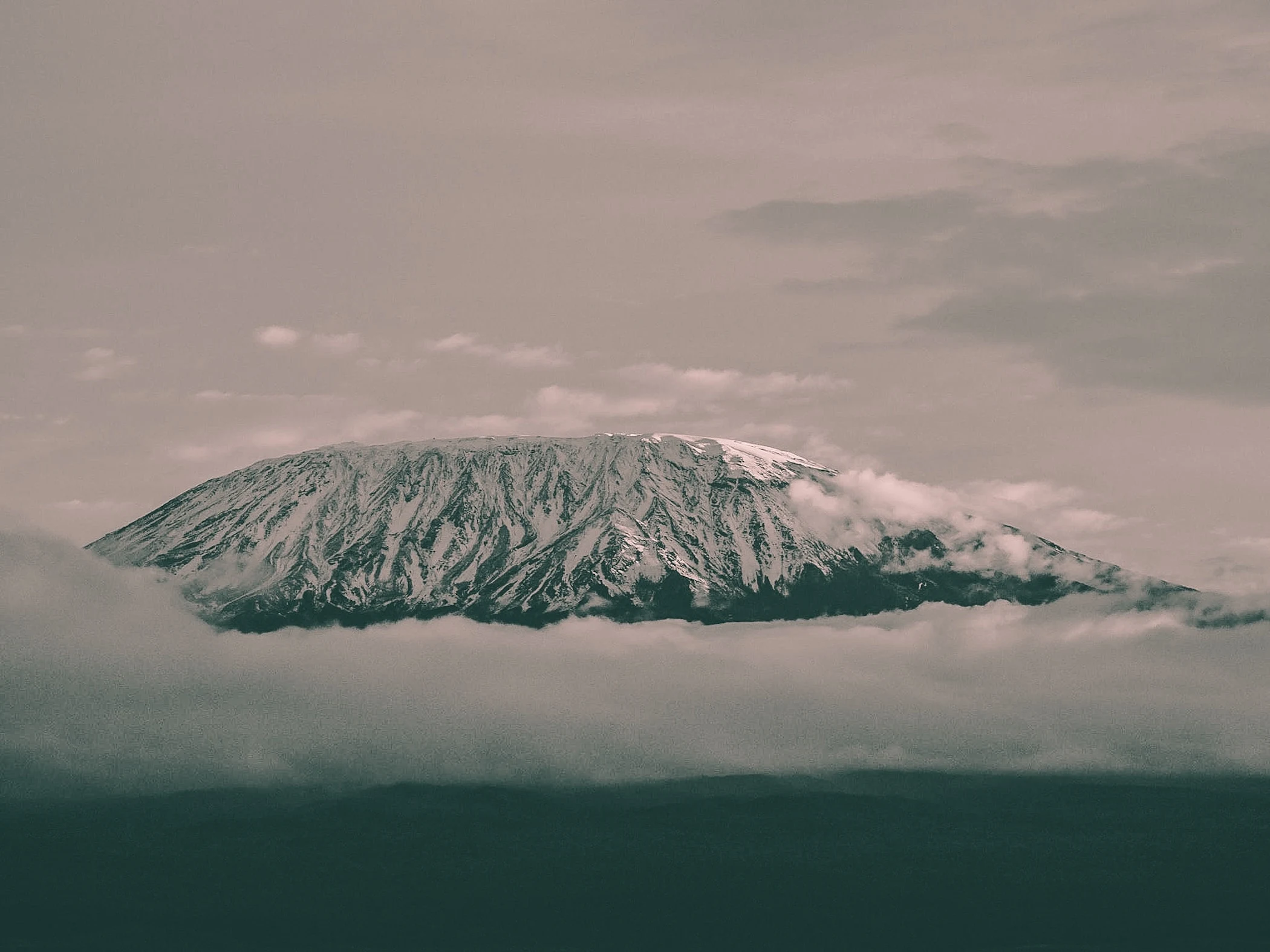 mount kilimanjaro with clouds