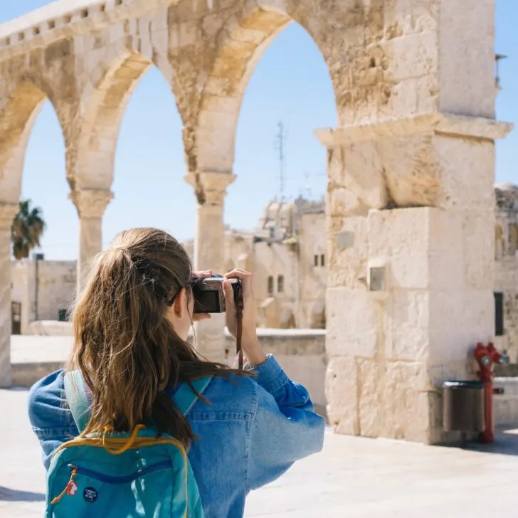 dressing comfortable while traveling the world
