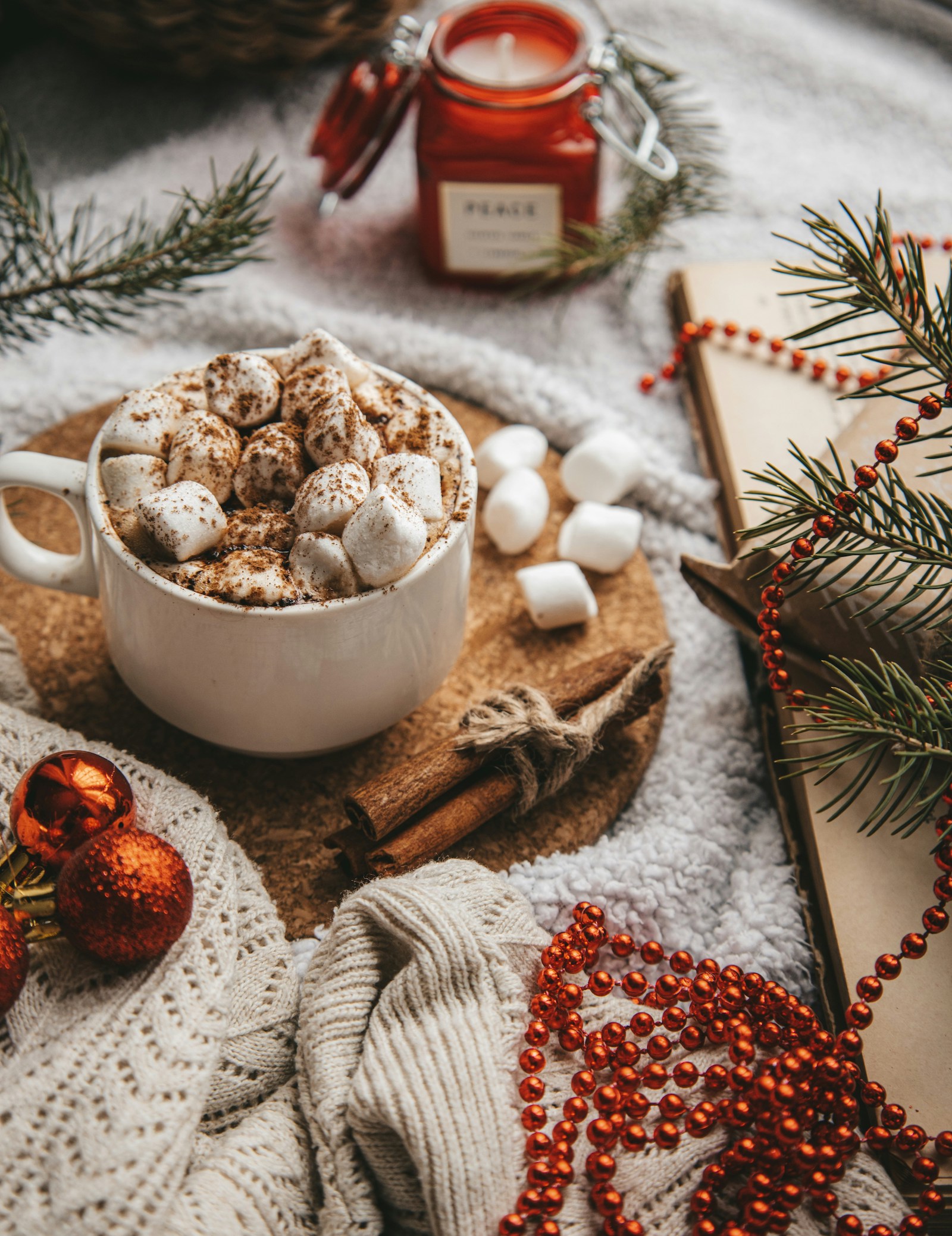 How to Create a Cozy Christmas Atmosphere